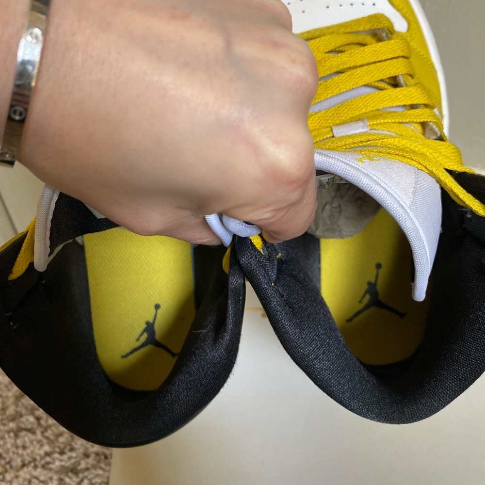 Jordan 1 Mid Women’s White/Vivid Sulfur-Black Sneakers 6.5 - Picture 7 of 10